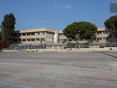 Qui infatti, in una zona che affianca �la 45� si trovano il grande complesso scolastico del Polivalente...